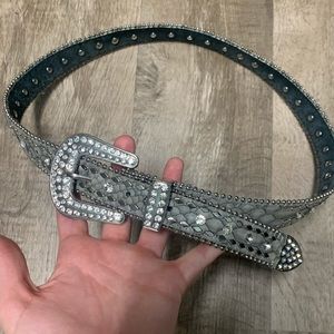 🌟 Silver snakeskin belt from Buckle